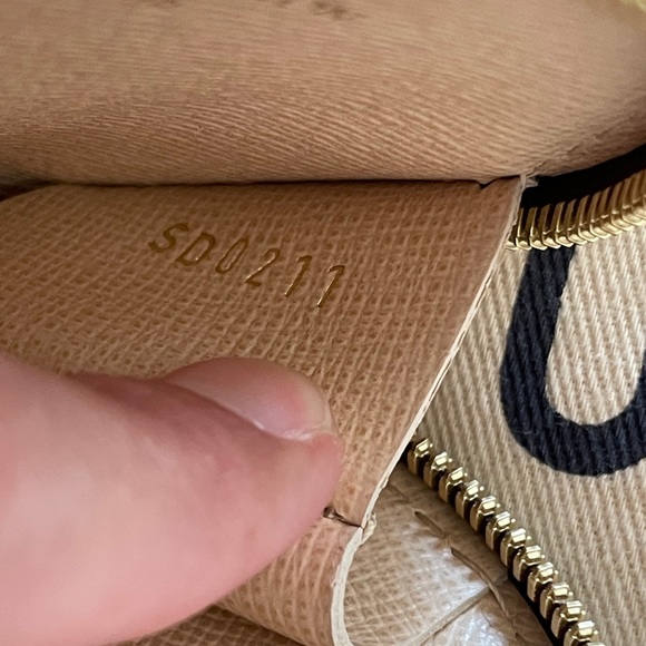 Louis Vuitton Coinpurse - Picture 7 of 7